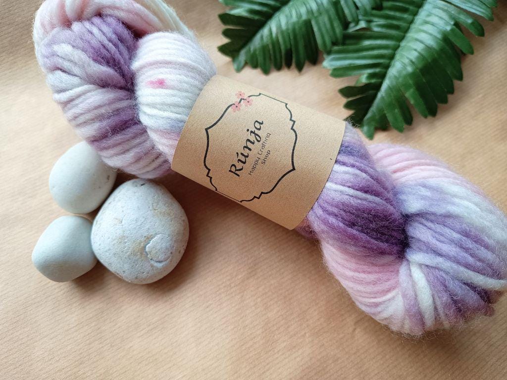 Pink phantom - 50g - Hand-dyed yarn for knitting and crocheting. - Soft to the touch.