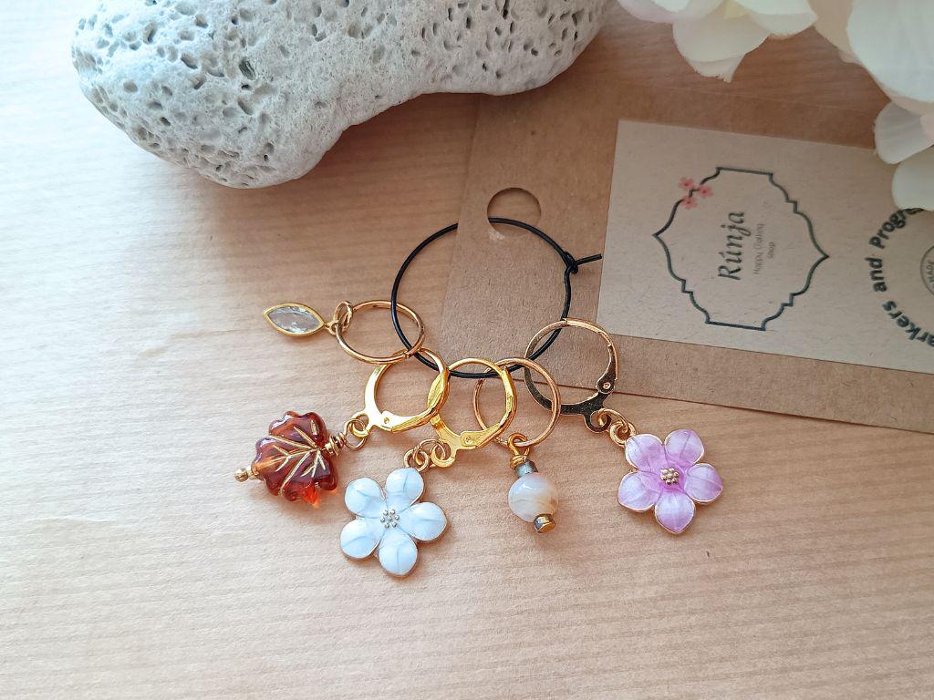 Handmade knitting stitch markers | Elegant pearl and crystal pendants | Unique gold-colored knitting accessory | Knitting gift
