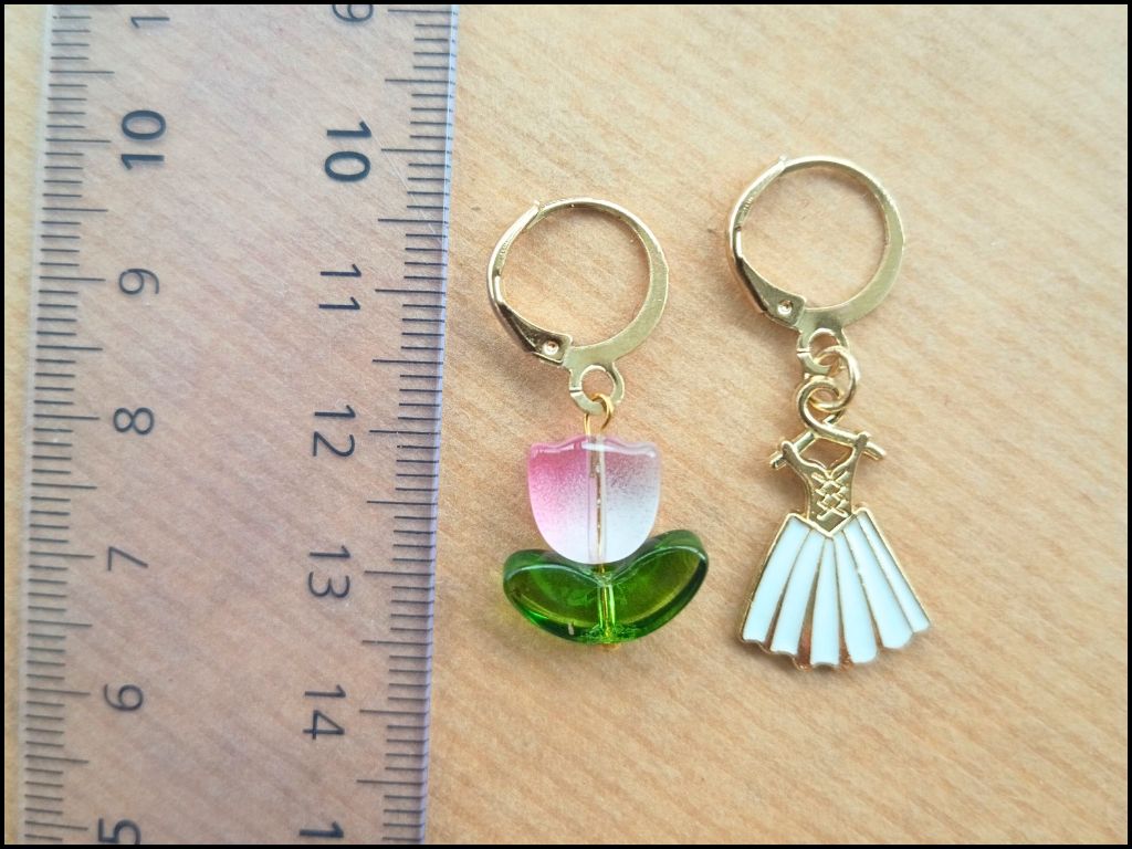 Stitch marker set with flowers, dress, pearl and drop pendant for knitting and crochet projects. 
