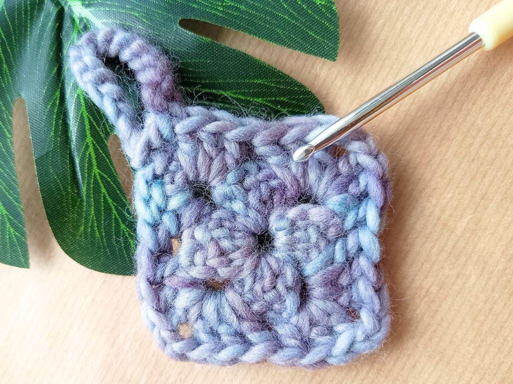 Moonlight shadow - 50g - Hand-dyed yarn. Soft to the touch. 