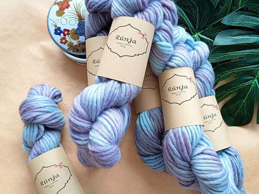 Moonlight shadow - 50g - Hand-dyed yarn. Soft to the touch. 