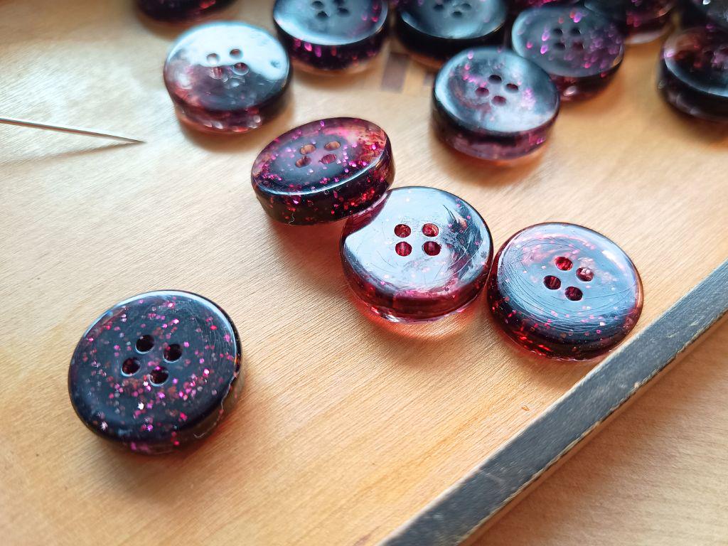 Handmade buttons for sewing, knitting or crocheting projects. Set of 5 buttons. Approx. 20 mm in diameter. Dark brown with pink glitter. Resin