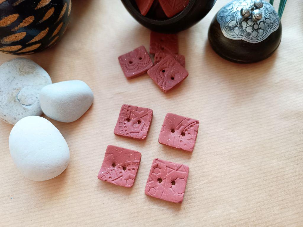 Unique handmade buttons - dusty brown polymer clay, geometric texture (set of 4) approx. 22 mm. Gold glitter.