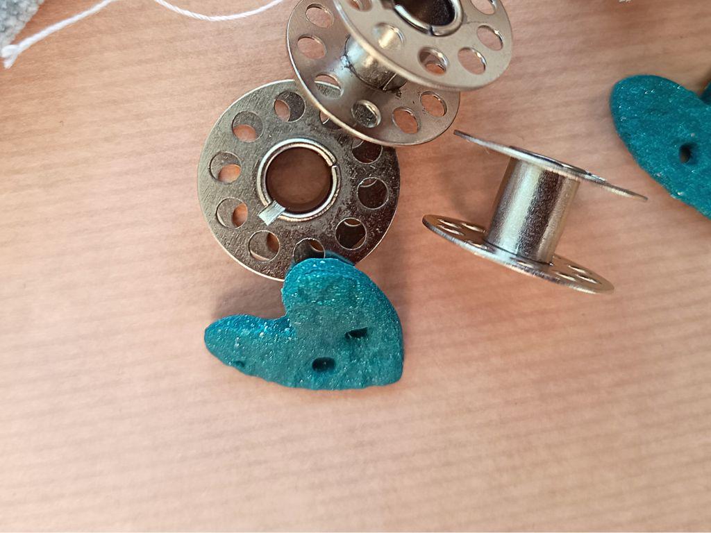 Handmade clay buttons for sewing, knitting or crocheting projects. Set of 4 buttons. Heart-shaped, approx. 20 mm in diameter.
